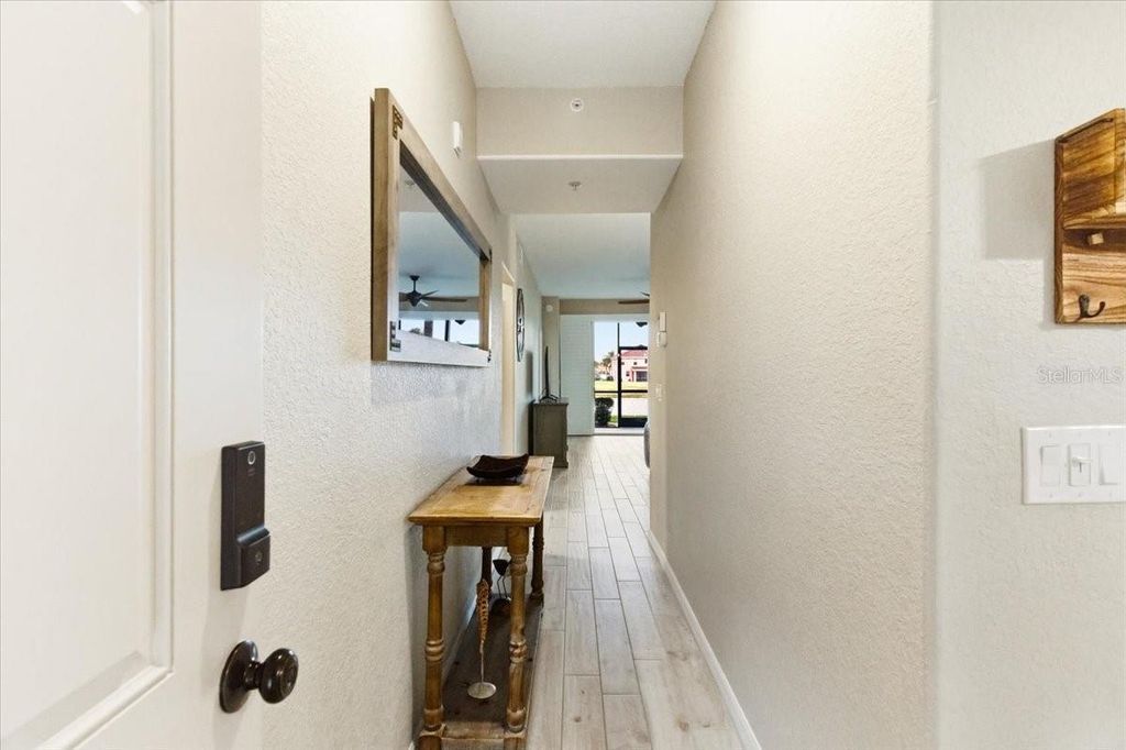 Image 5 of property listing at 923 FAIRWAYCOVE LANE 103, Bradenton, FL 34212