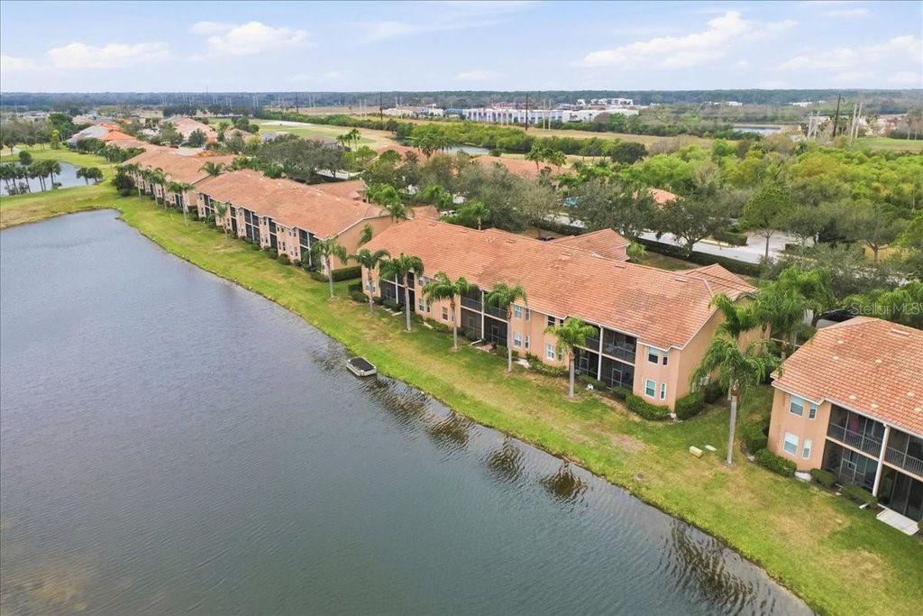 Image 41 of property listing at 923 FAIRWAYCOVE LANE 103, Bradenton, FL 34212