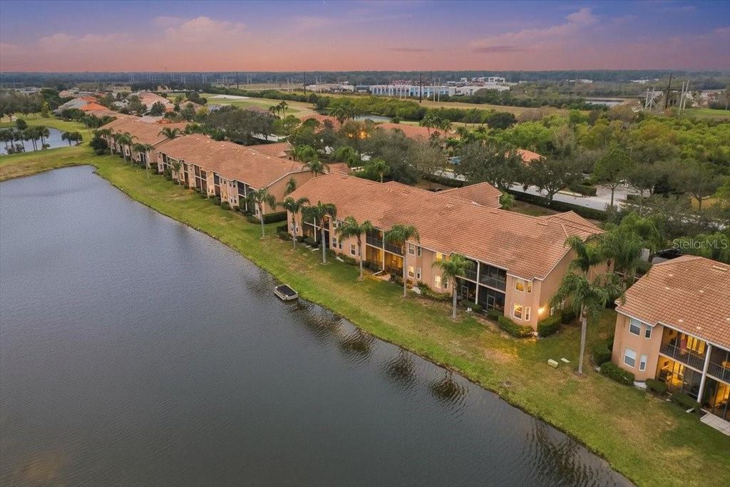 Image 43 of property listing at 923 FAIRWAYCOVE LANE 103, Bradenton, FL 34212