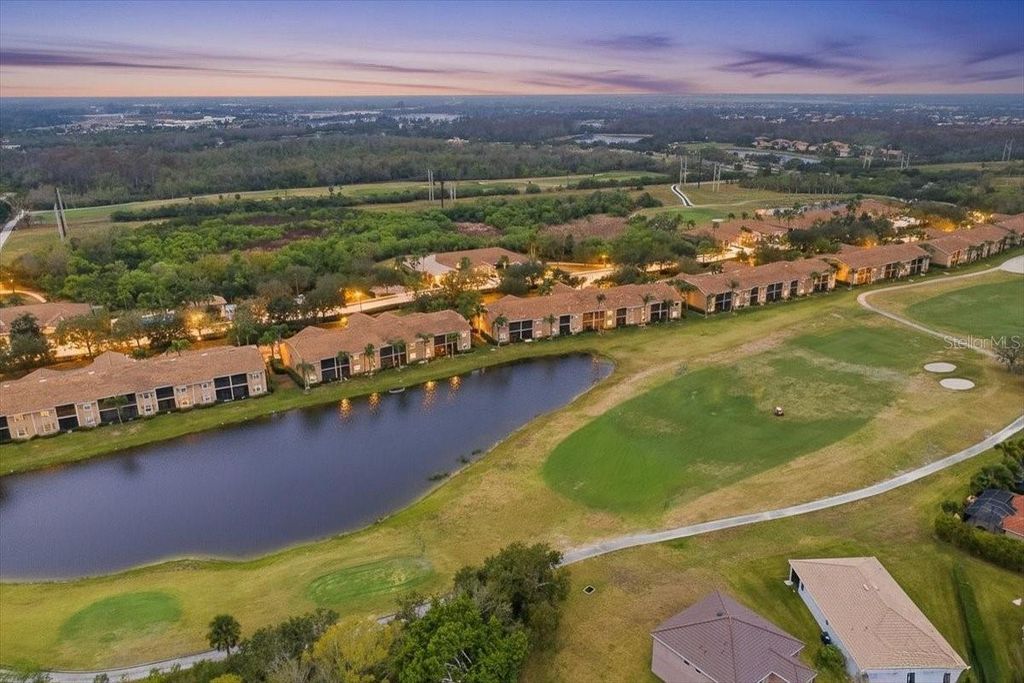 Image 44 of property listing at 923 FAIRWAYCOVE LANE 103, Bradenton, FL 34212