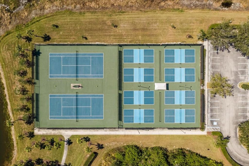 Image 50 of property listing at 923 FAIRWAYCOVE LANE 103, Bradenton, FL 34212