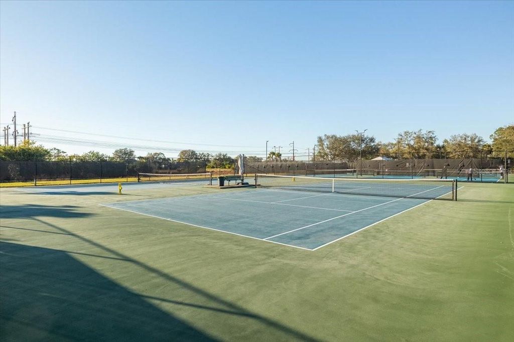 Image 51 of property listing at 923 FAIRWAYCOVE LANE 103, Bradenton, FL 34212