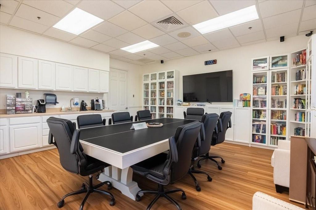 Image 56 of property listing at 923 FAIRWAYCOVE LANE 103, Bradenton, FL 34212