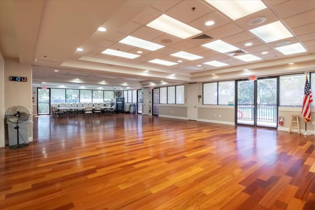 Image 59 of property listing at 923 FAIRWAYCOVE LANE 103, Bradenton, FL 34212