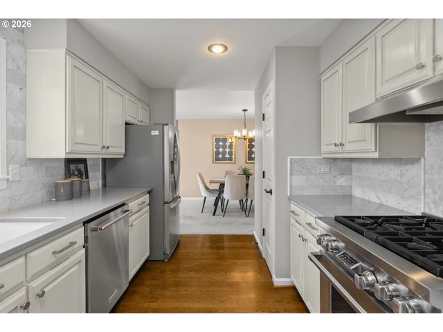 10209 Nw VILLAGE HEIGHTS Dr, Portland, OR 97229