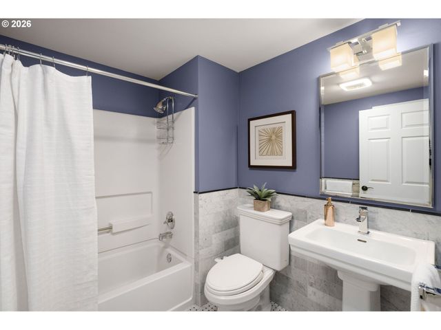 10209 Nw VILLAGE HEIGHTS Dr, Portland, OR 97229