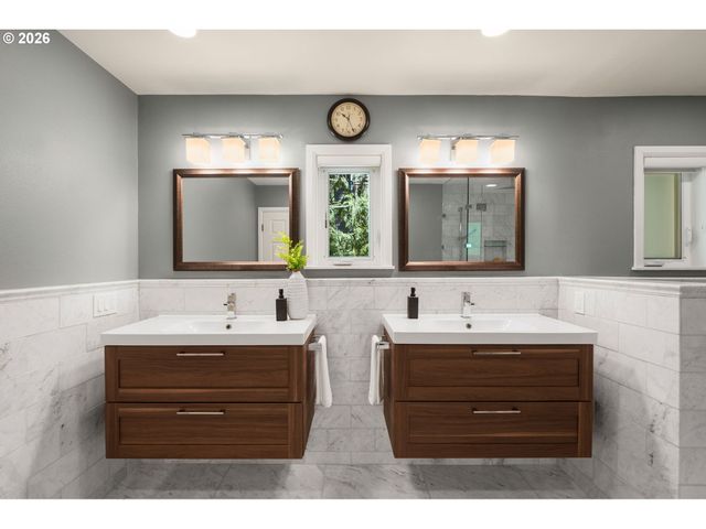 10209 Nw VILLAGE HEIGHTS Dr, Portland, OR 97229