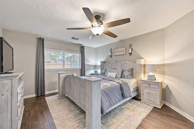 1912 Prairie Creek Drive, Pearland, TX 77581