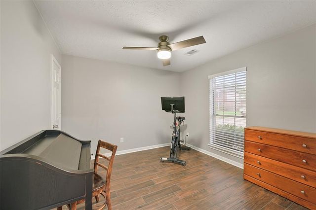 1912 Prairie Creek Drive, Pearland, TX 77581