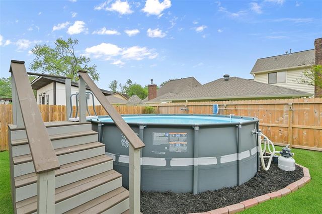 1912 Prairie Creek Drive, Pearland, TX 77581