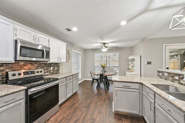 1912 Prairie Creek Drive, Pearland, TX 77581