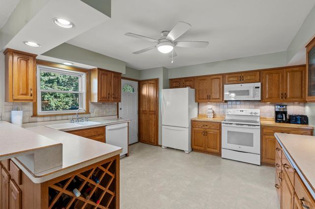 901 Cheri Lane, Mendota Heights, MN 55120