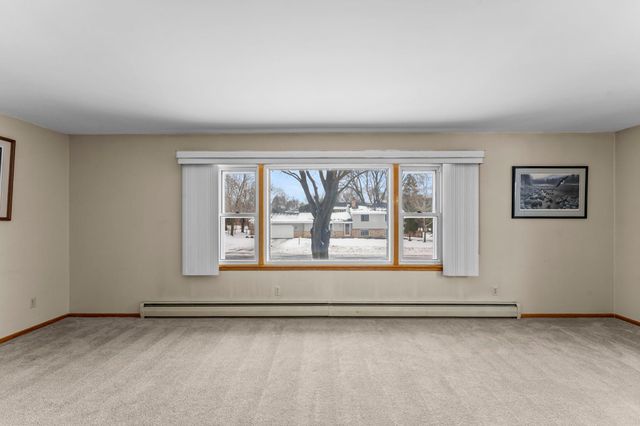 901 Cheri Lane, Mendota Heights, MN 55120