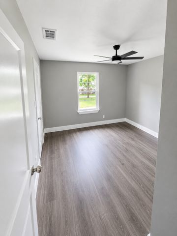 106 N 4th Street, Crandall, TX 75114