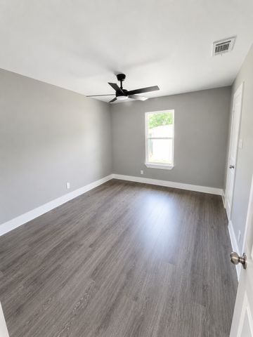 106 N 4th Street, Crandall, TX 75114