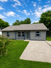 106 N 4th Street, Crandall, TX 75114