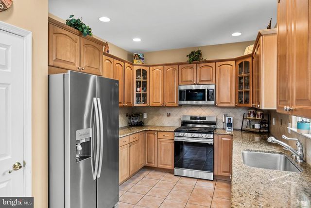 9 PADDOCK RD, Marlton, NJ 08053