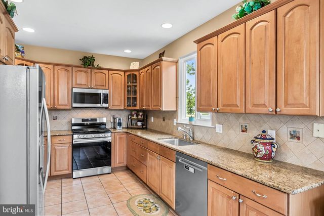 9 PADDOCK RD, Marlton, NJ 08053