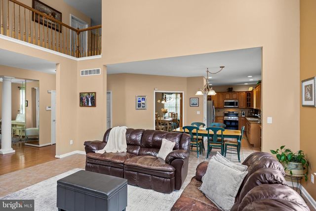 9 PADDOCK RD, Marlton, NJ 08053
