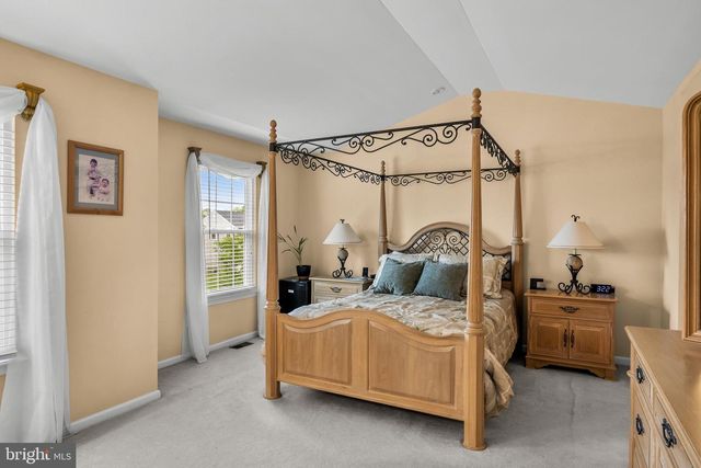 9 PADDOCK RD, Marlton, NJ 08053
