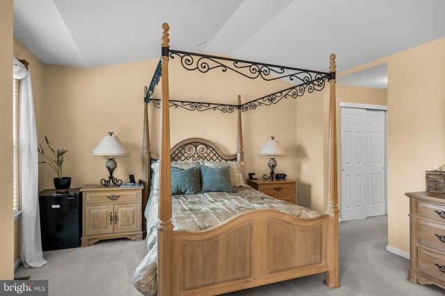 9 PADDOCK RD, Marlton, NJ 08053