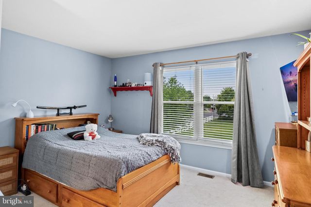 9 PADDOCK RD, Marlton, NJ 08053