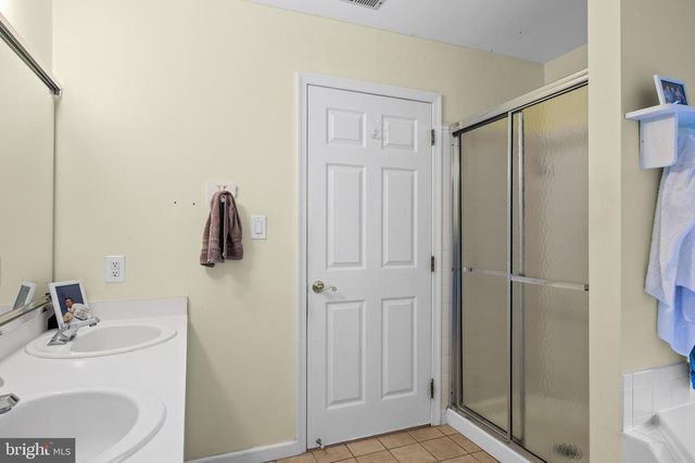 9 PADDOCK RD, Marlton, NJ 08053