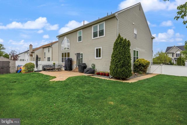 9 PADDOCK RD, Marlton, NJ 08053