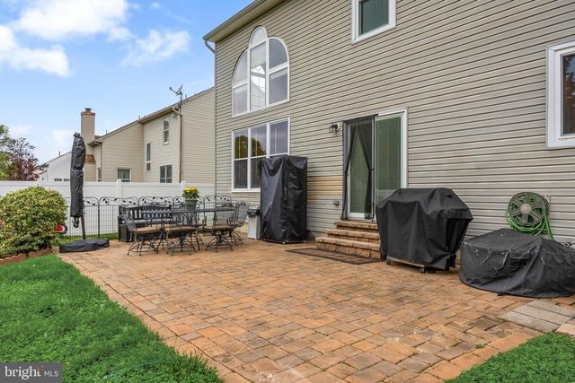 9 PADDOCK RD, Marlton, NJ 08053