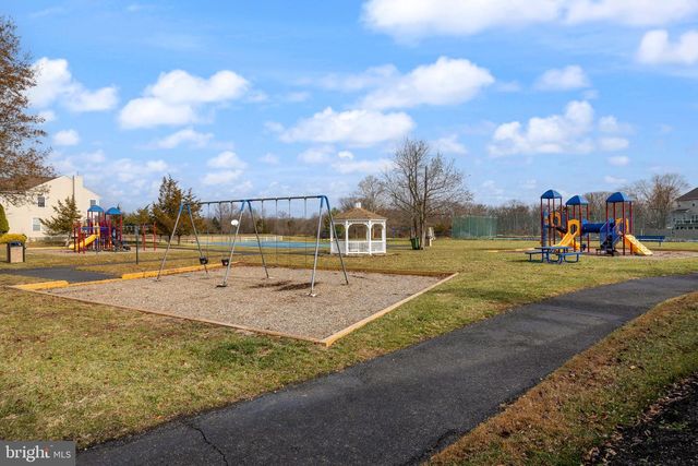 9 PADDOCK RD, Marlton, NJ 08053