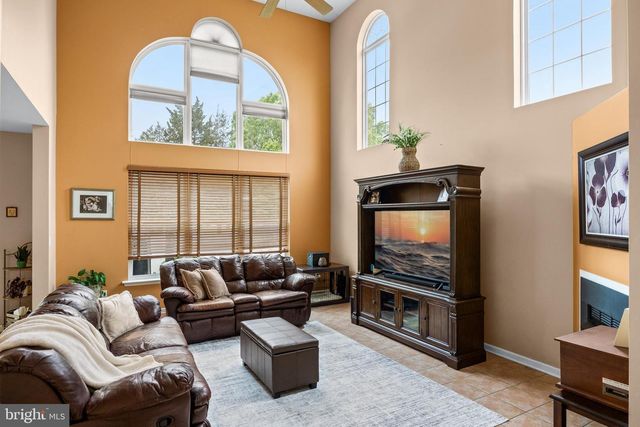 9 PADDOCK RD, Marlton, NJ 08053