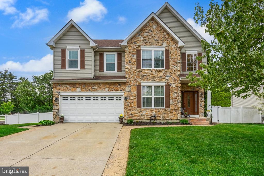 9 PADDOCK RD, Marlton, NJ 08053