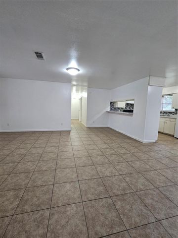 207 Shadow Oaks Drive, Conroe, TX 77303
