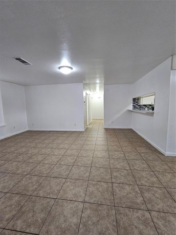 207 Shadow Oaks Drive, Conroe, TX 77303