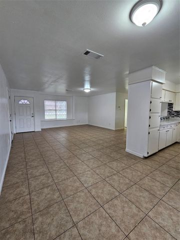 207 Shadow Oaks Drive, Conroe, TX 77303