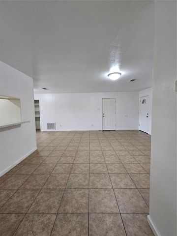 207 Shadow Oaks Drive, Conroe, TX 77303