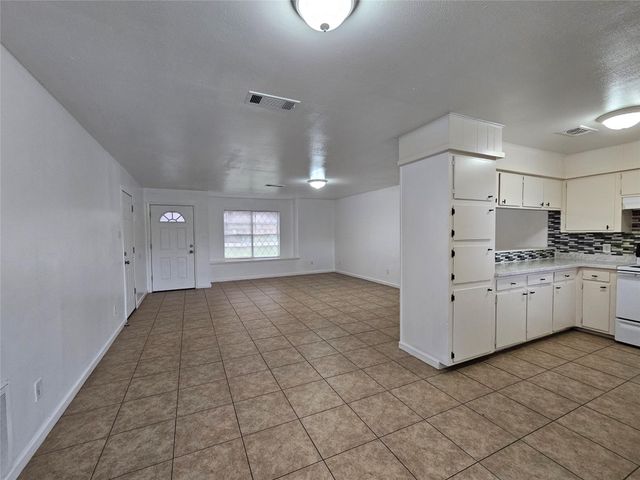 207 Shadow Oaks Drive, Conroe, TX 77303