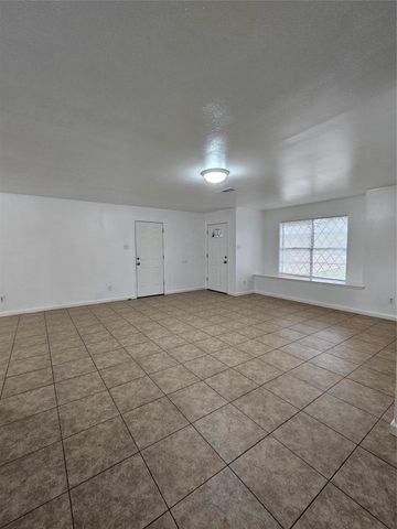 207 Shadow Oaks Drive, Conroe, TX 77303