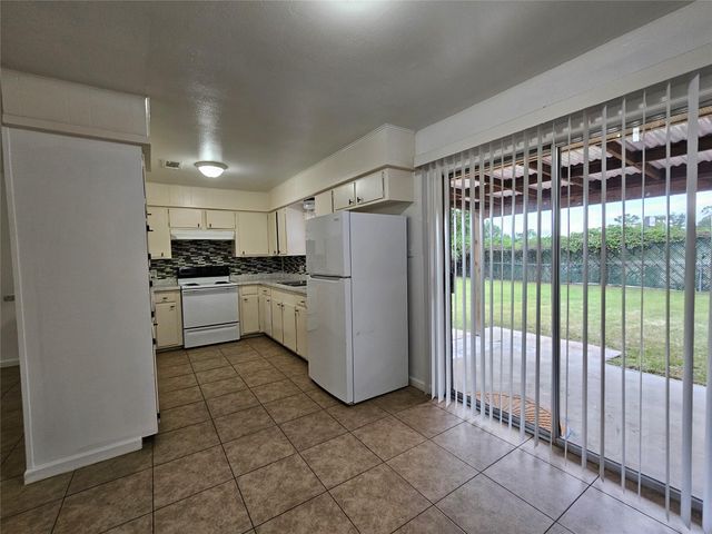 207 Shadow Oaks Drive, Conroe, TX 77303