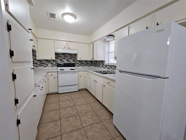 207 Shadow Oaks Drive, Conroe, TX 77303