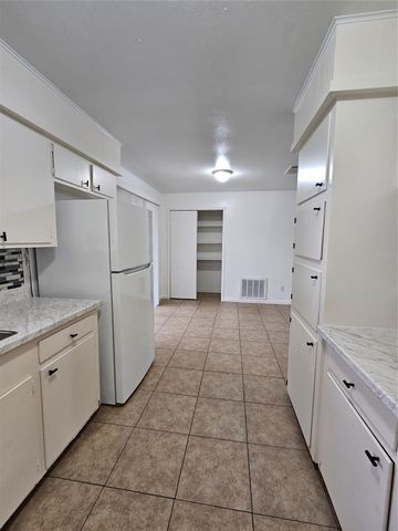 207 Shadow Oaks Drive, Conroe, TX 77303