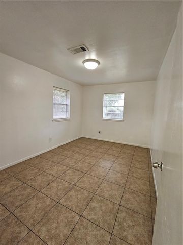 207 Shadow Oaks Drive, Conroe, TX 77303