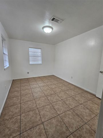 207 Shadow Oaks Drive, Conroe, TX 77303