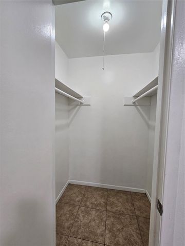 207 Shadow Oaks Drive, Conroe, TX 77303