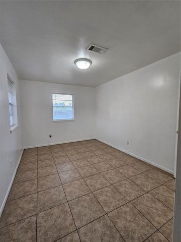 207 Shadow Oaks Drive, Conroe, TX 77303