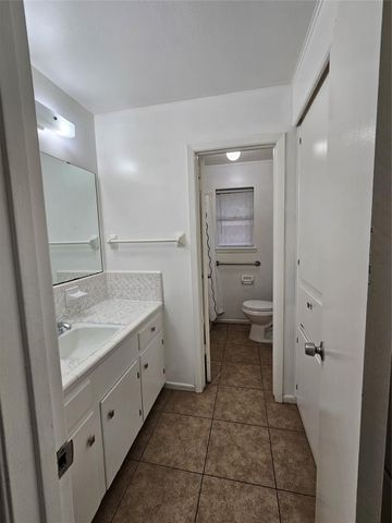 207 Shadow Oaks Drive, Conroe, TX 77303