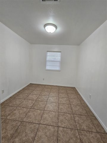 207 Shadow Oaks Drive, Conroe, TX 77303