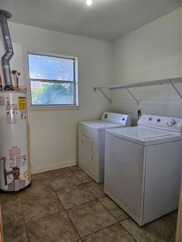 207 Shadow Oaks Drive, Conroe, TX 77303