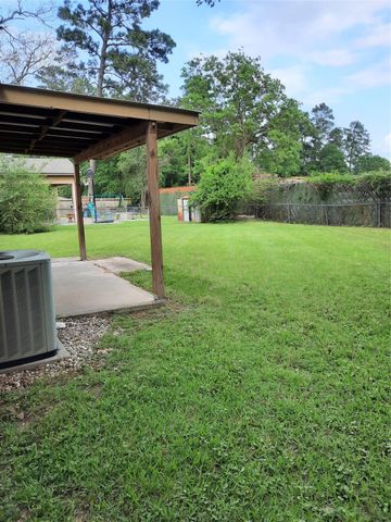 207 Shadow Oaks Drive, Conroe, TX 77303