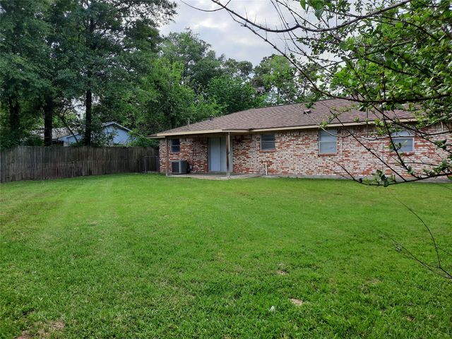 207 Shadow Oaks Drive, Conroe, TX 77303